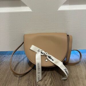 Beige bow crossbody bag